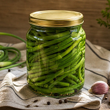 Маринованные стрелки чеснока