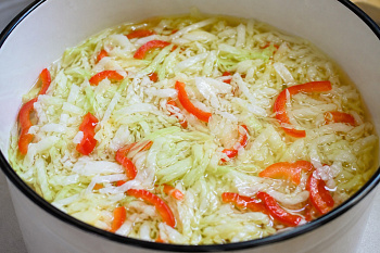 Соленье из капусты и перца