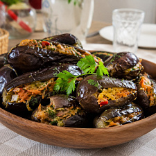 Солёные баклажаны с овощами